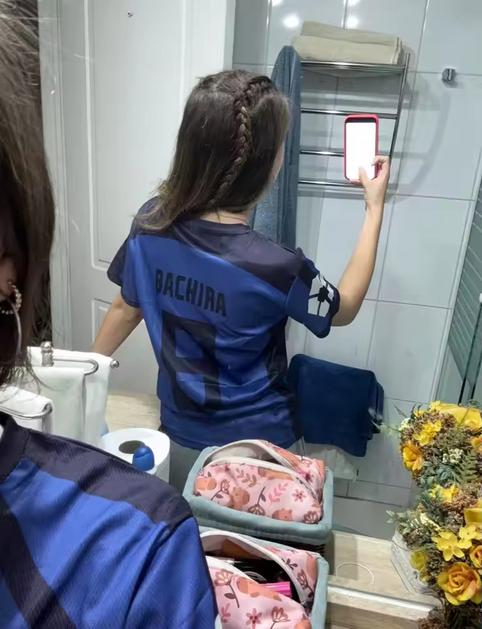 Fan wearing an AnimeFoot jersey